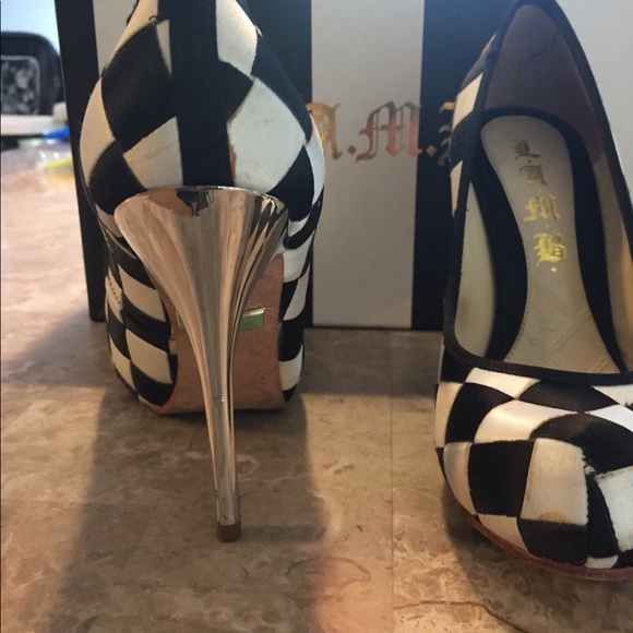 LAMB heels - Picture 4 of 12